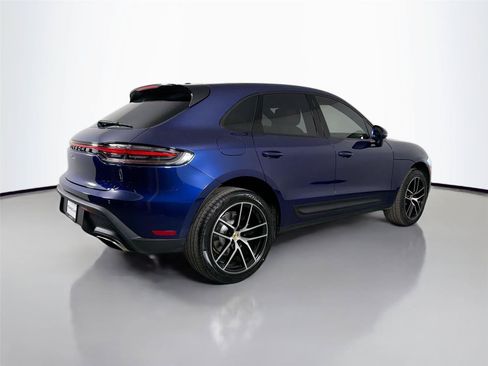 Certified 2026 Porsche Macan AWD/4WD image 7