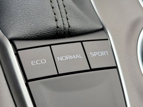 Used 2024 Toyota Camry LE FWD image 9