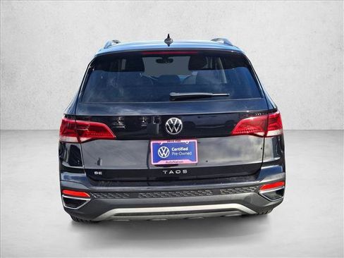 Certified 2024 Volkswagen Taos SE image 7