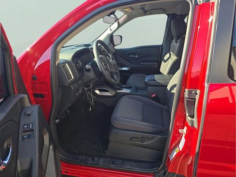 Used 2025 Nissan Frontier SV RWD image 5