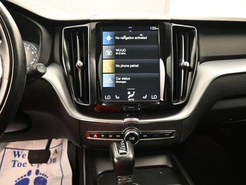 Used 2020 Volvo XC60 T5 Momentum AWD/4WD image 17