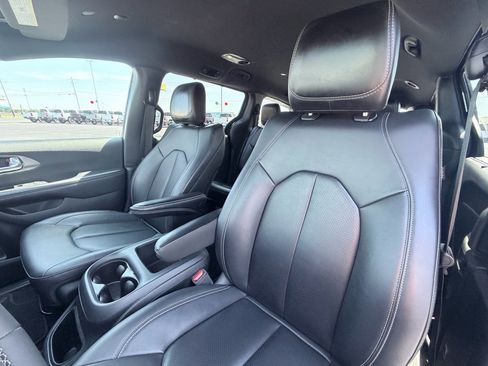 Used 2025 Chrysler Pacifica Select FWD image 23