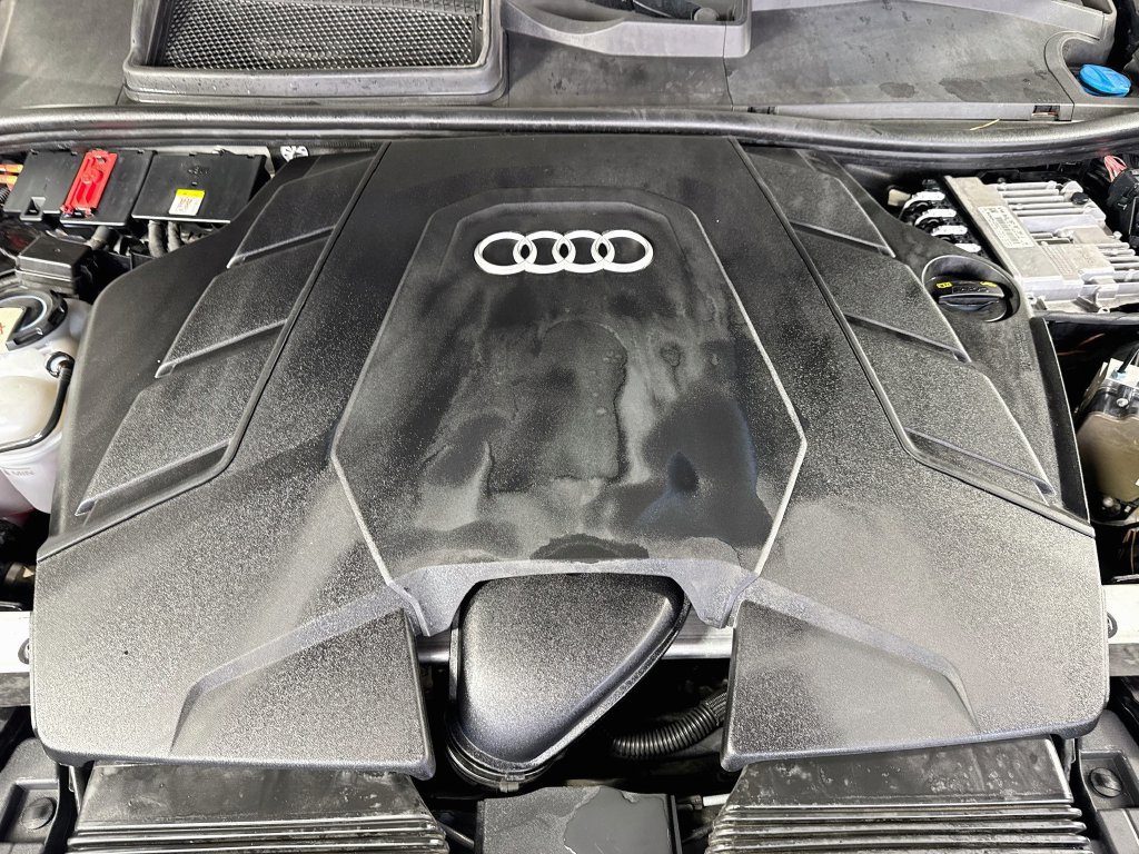 Used 2019 Audi Q8 Prestige w/ Luxury Package AWD/4WD image 42