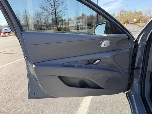 Used 2023 Hyundai Elantra SEL w/ Preferred Accessory Package image 12