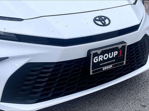 Used 2025 Toyota Camry SE w/ Convenience Package image 29