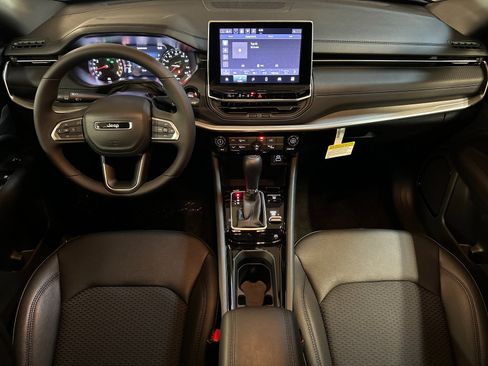 New 2026 Jeep Compass Latitude image 12