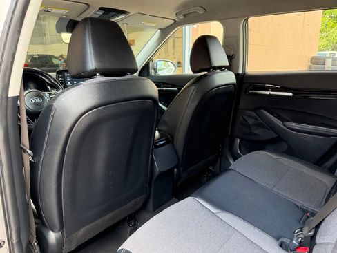 Used 2021 Kia Seltos S FWD image 17