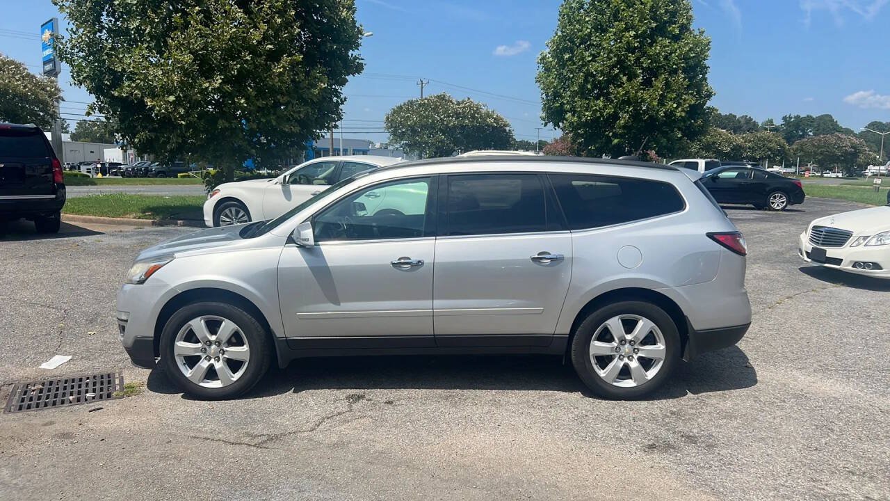 Used 2017 Chevrolet Traverse LT w/ Style and Technology Package AWD/4WD image 8