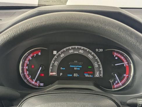 Used 2025 Toyota RAV4 XLE FWD image 18