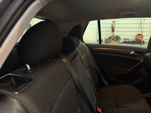 Used 2019 Volkswagen Golf S FWD image 32