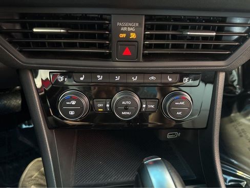 Used 2019 Volkswagen Jetta R-Line FWD image 27