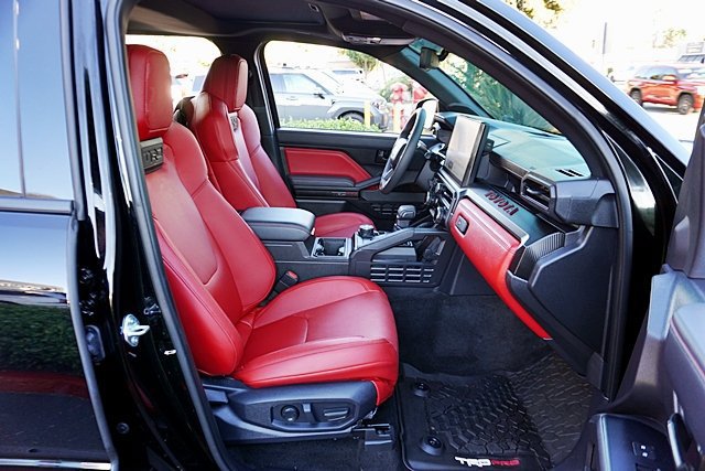 Used 2025 Toyota Tacoma TRD Pro AWD/4WD image 18