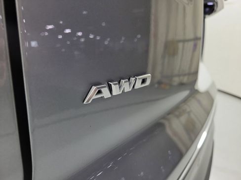 Certified 2025 Cadillac XT4 Premium Luxury AWD/4WD image 7