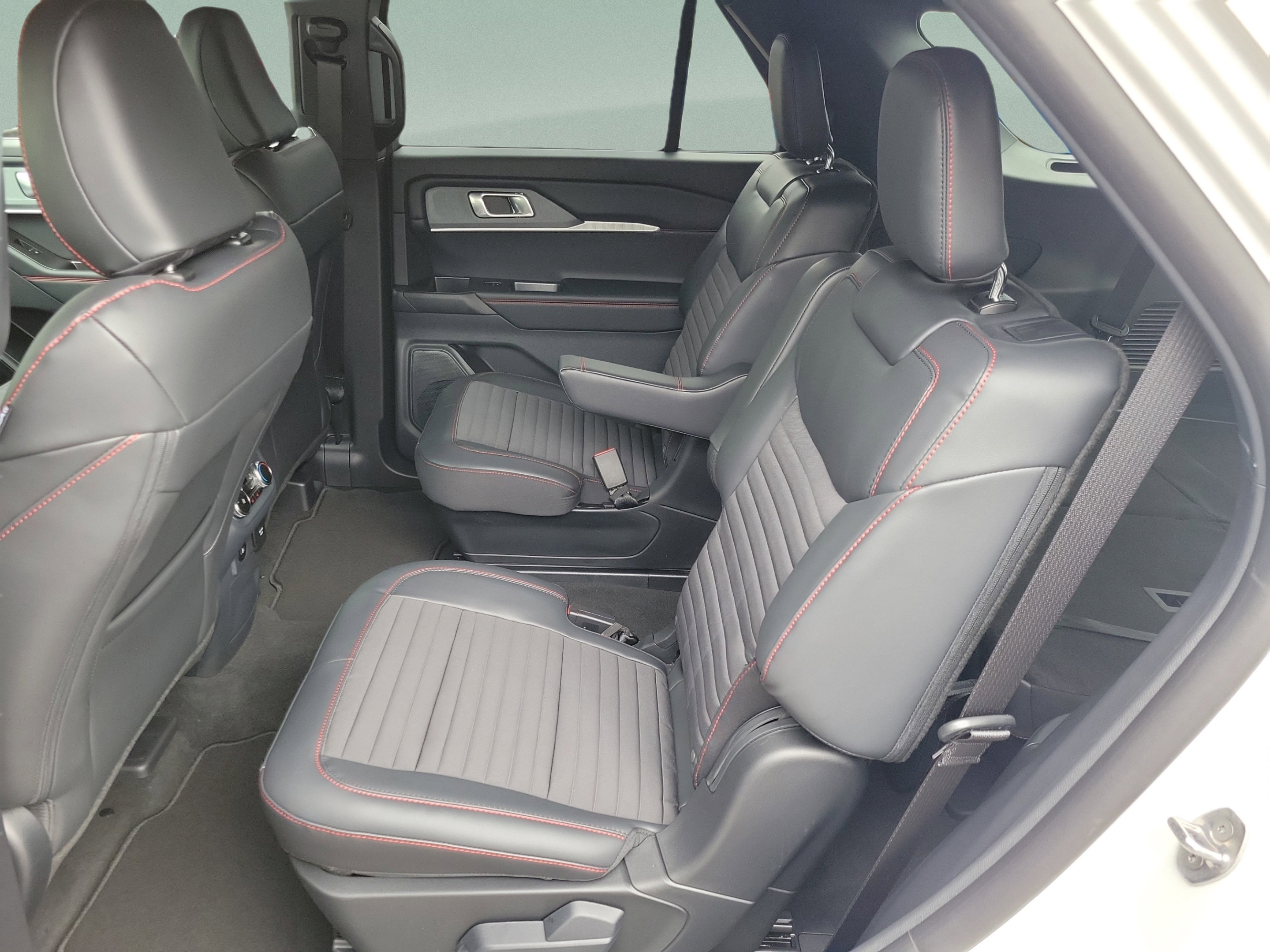 New 2026 Ford Explorer ST-Line w/ ST-Line Street Pack AWD/4WD image 24