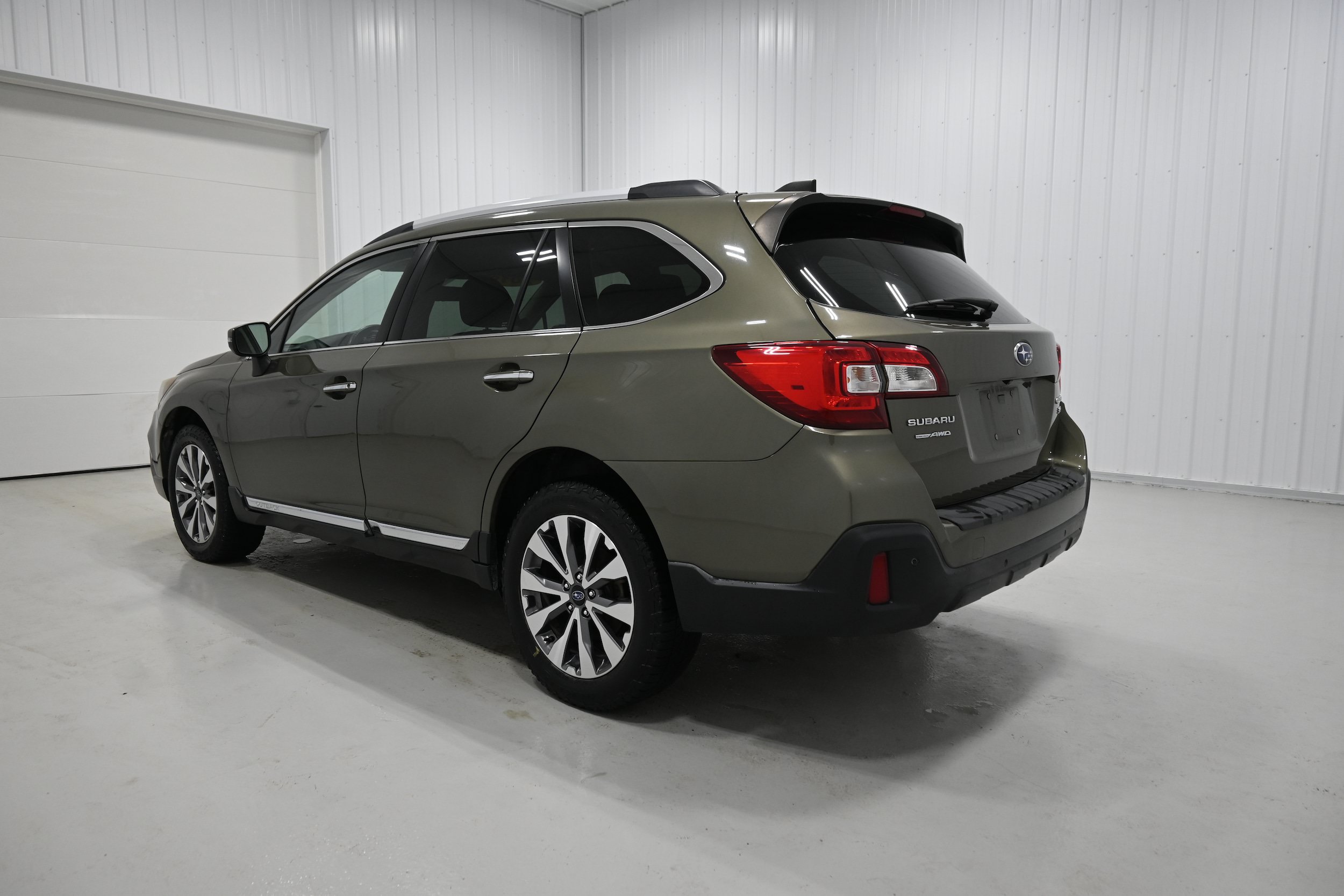 Used 2019 Subaru Outback 3.6R Touring w/ Popular Package #3A AWD/4WD image 29
