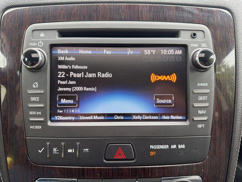 Used 2017 Chevrolet Traverse LT FWD image 16