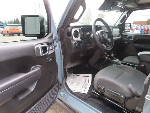 Used 2025 Jeep Wrangler Willys image 16