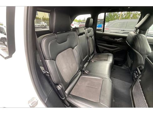 Used 2023 Jeep Grand Cherokee Altitude AWD/4WD image 27