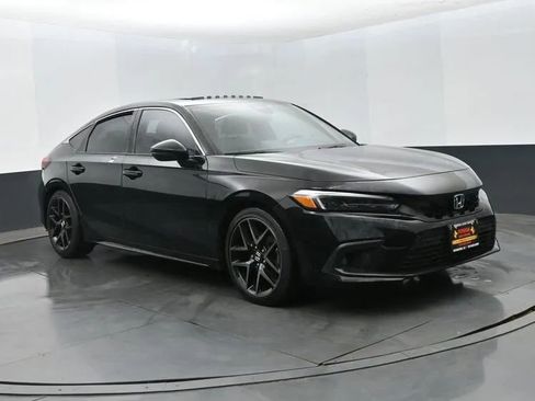 Used 2022 Honda Civic Sport Touring image 2
