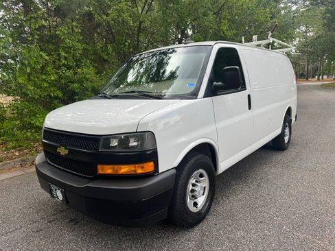 Used 2018 Chevrolet Express 2500 w/ Communications Package RWD image 2