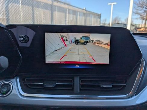 Used 2025 Chevrolet Trax LT w/ LT Convenience Package image 18