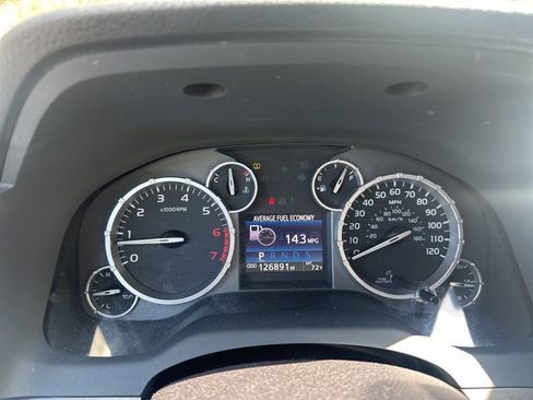 Used 2015 Toyota Tundra SR5 w/ SR5 Upgrade Package image 16