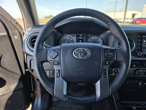 Used 2022 Toyota Tacoma TRD Off-Road image 11