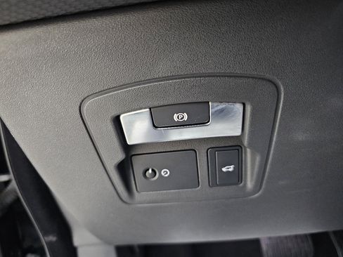 Used 2018 Land Rover Range Rover Velar image 35