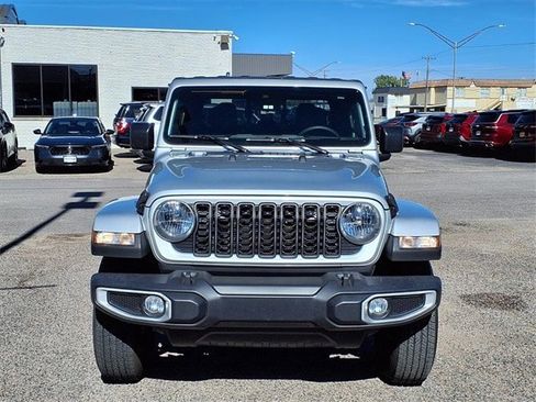Certified 2024 Jeep Gladiator Sport image 19