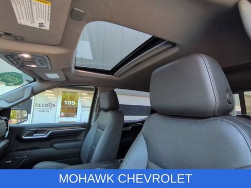 Certified 2022 Chevrolet Silverado 1500 LTZ w/ LTZ Premium Package AWD/4WD image 19