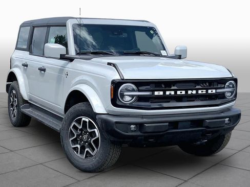 New 2026 Ford Bronco Outer Banks AWD/4WD image 2