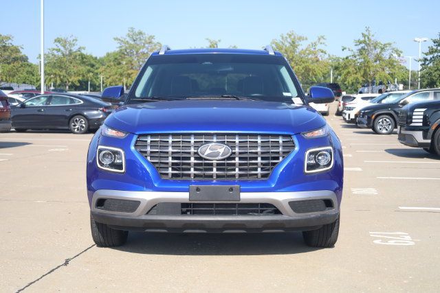 Used 2024 Hyundai Venue Limited FWD image 3