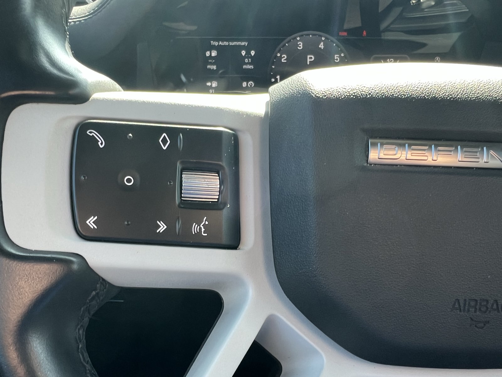Used 2023 Land Rover Defender 90 X-Dynamic SE AWD/4WD image 18