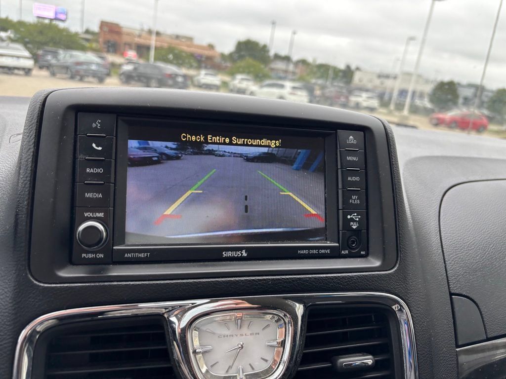 Used 2013 Chrysler Town & Country Touring FWD image 16