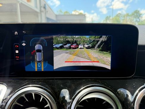 Used 2025 Mercedes-Benz EQB 300 4MATIC image 7