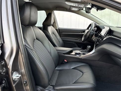 Used 2024 Toyota Camry SE image 27