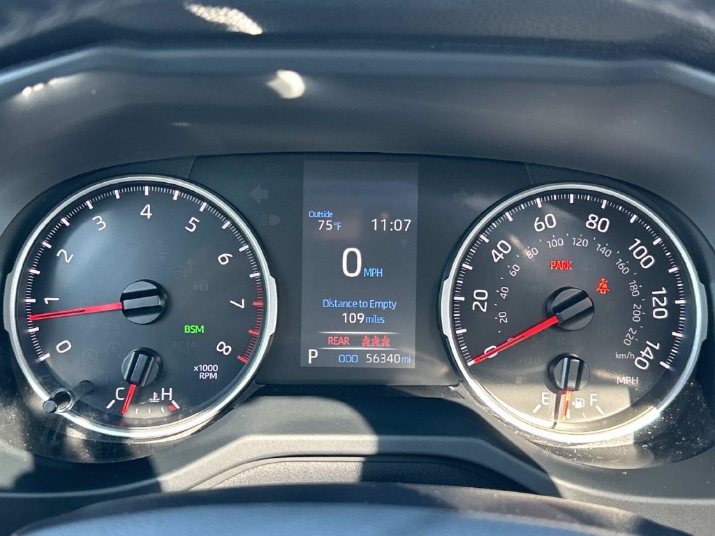 Used 2022 Toyota RAV4 XLE Premium AWD/4WD image 31