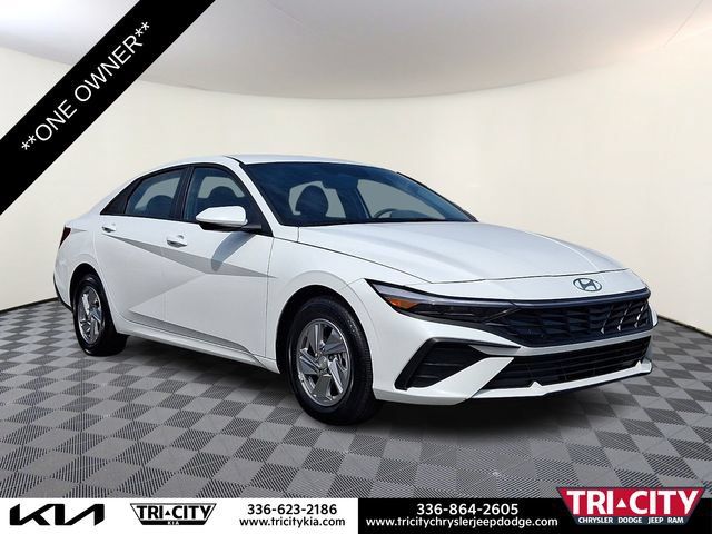 Used 2025 Hyundai Elantra SE FWD image 1