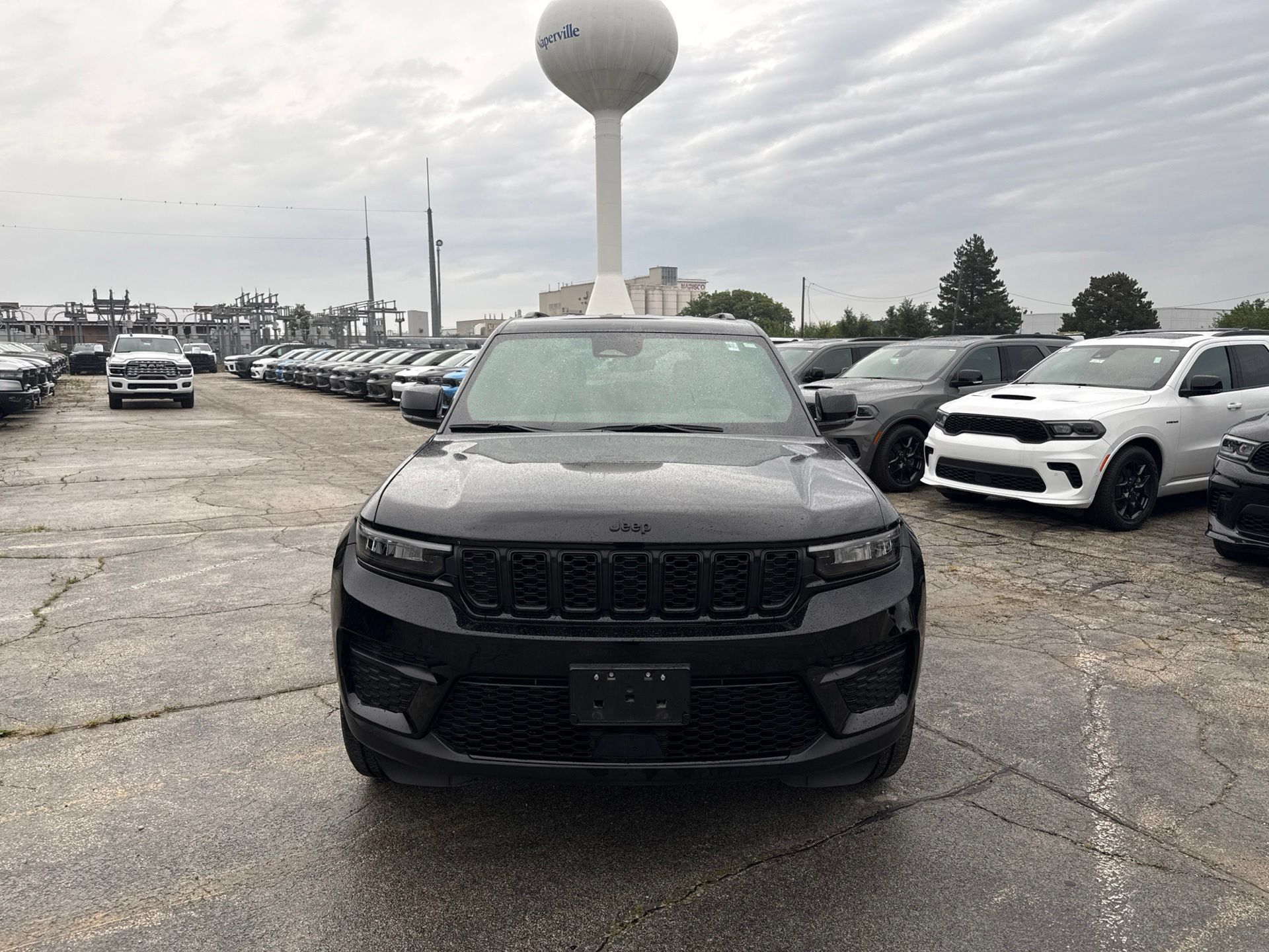 Used 2023 Jeep Grand Cherokee Altitude AWD/4WD image 2