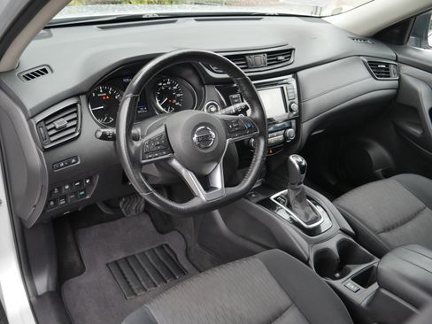 Used 2019 Nissan Rogue SV w/ Premium Package image 4