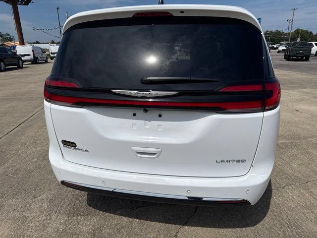 Used 2026 Chrysler Pacifica Limited FWD image 9