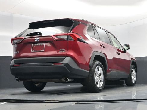 Used 2020 Toyota RAV4 XLE w/ Convenience Package image 24