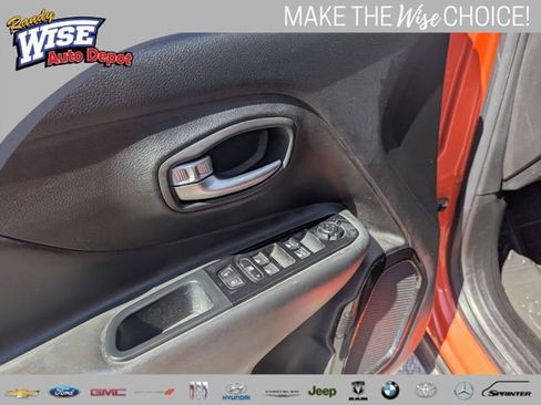 Used 2018 Jeep Renegade Altitude FWD image 10