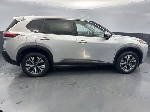 Used 2023 Nissan Rogue SV image 9