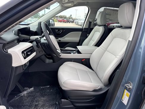 New 2026 Lincoln Aviator AWD image 4