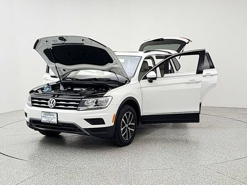 Used 2021 Volkswagen Tiguan SE w/ Panoramic Sunroof Package AWD/4WD image 9