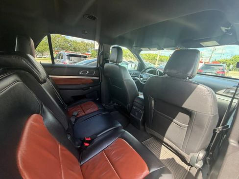 Used 2019 Ford Explorer XLT w/ Equipment Group 202A AWD/4WD image 23