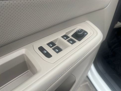 Certified 2024 Volkswagen Atlas SE image 13