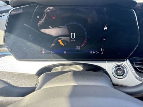 Used 2025 Chevrolet Trax LT w/ LT Convenience Package image 10