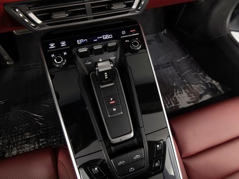 Certified 2023 Porsche 911 Carrera 4S AWD/4WD image 32